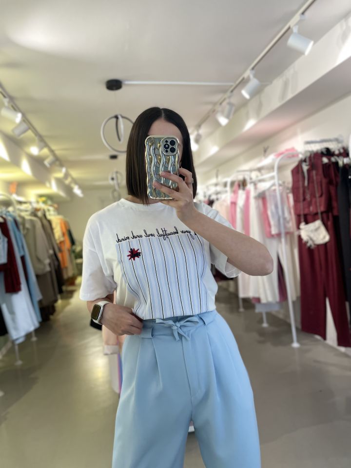Nakışlı Mavi Beyaz Tshirt