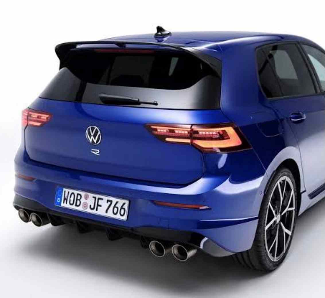 Vw Golf 7 R boyalı spoiler (Pianoblack) 2013 sonrası