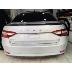 Skoda Octavia M4 spoiler (Pianoblack) 2016-2021 arası