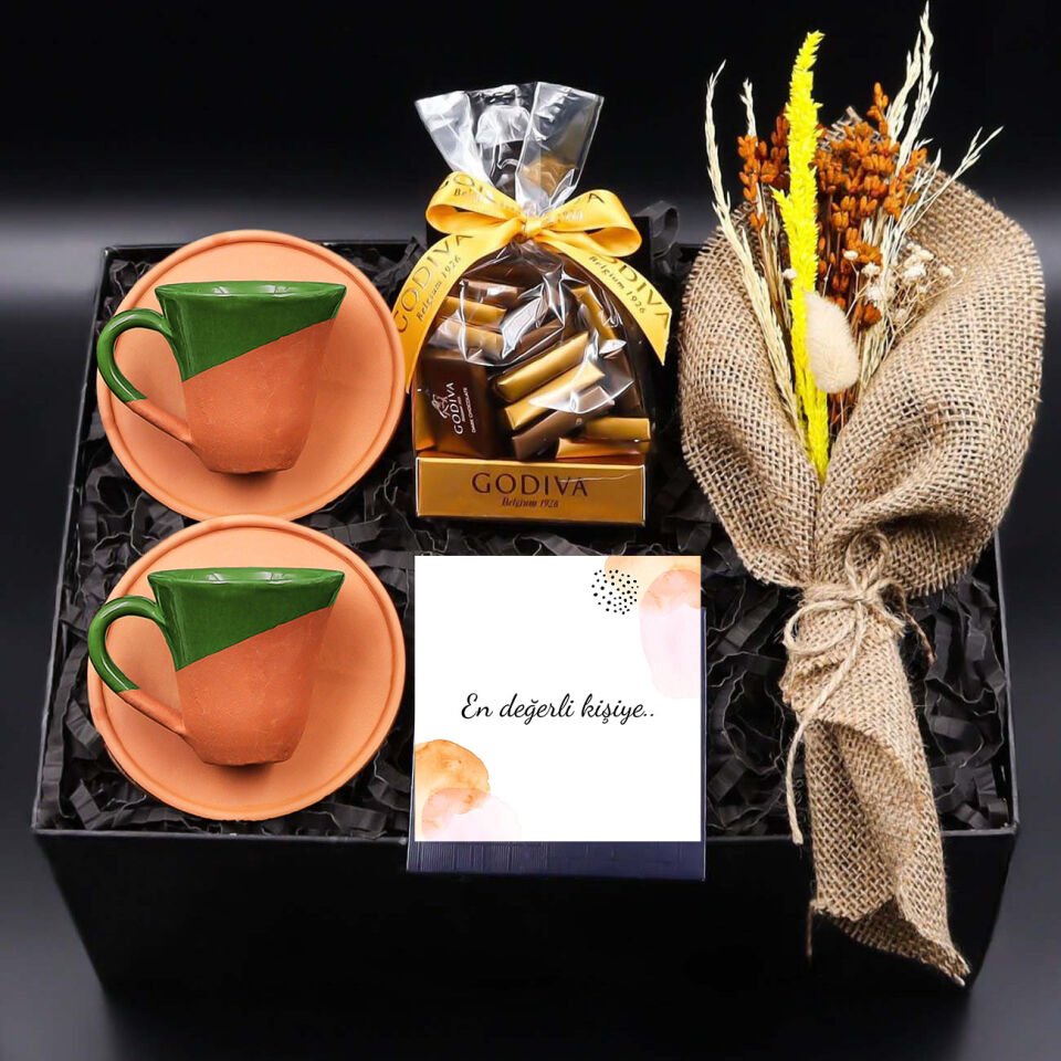 2'li Renkli Sırlı Çömlek Fincan & Godiva Napoliten Çikolata & El Yapımı Buket Çiçek Hediye Seti