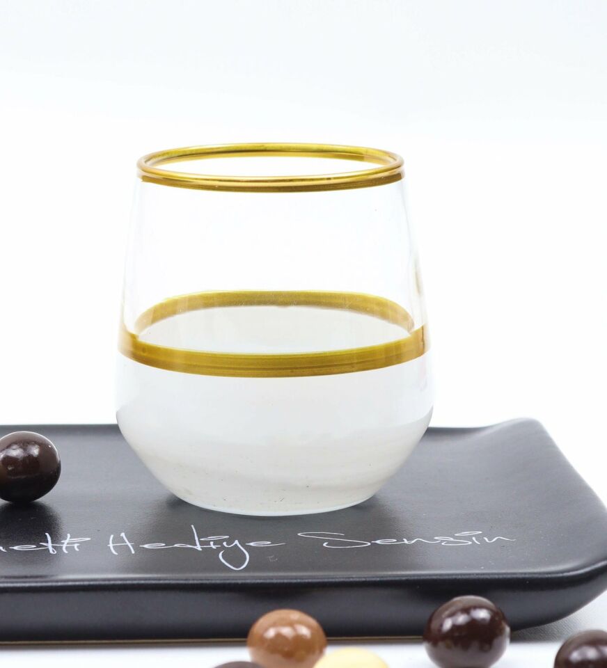 Kişiye Özel Baskılı Fincan & Gold Detaylı Kahve Yanı Su Bardağı & Ahşap Zeminli Mini Çam Ağacı Hediye Seti