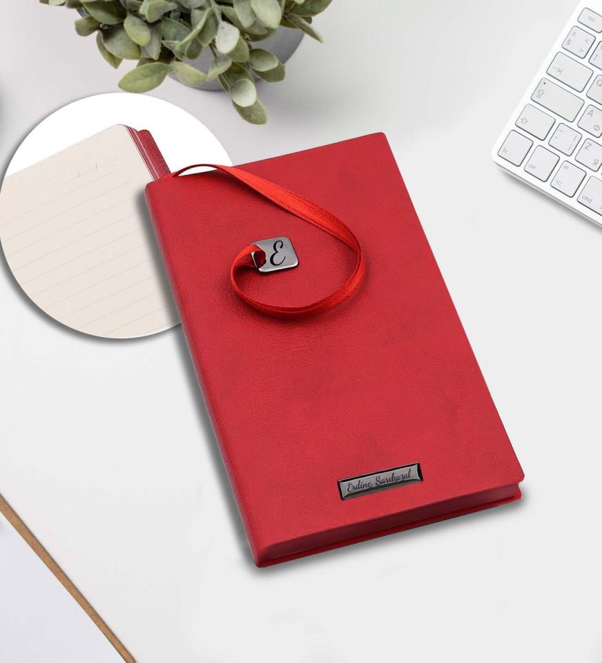Kişiye Özel Kırmızı Yumuşak Kapaklı Not Defteri & Beyaz Touch Pen & Özel Peluş Kılıflı Cam Matara Hediye Seti