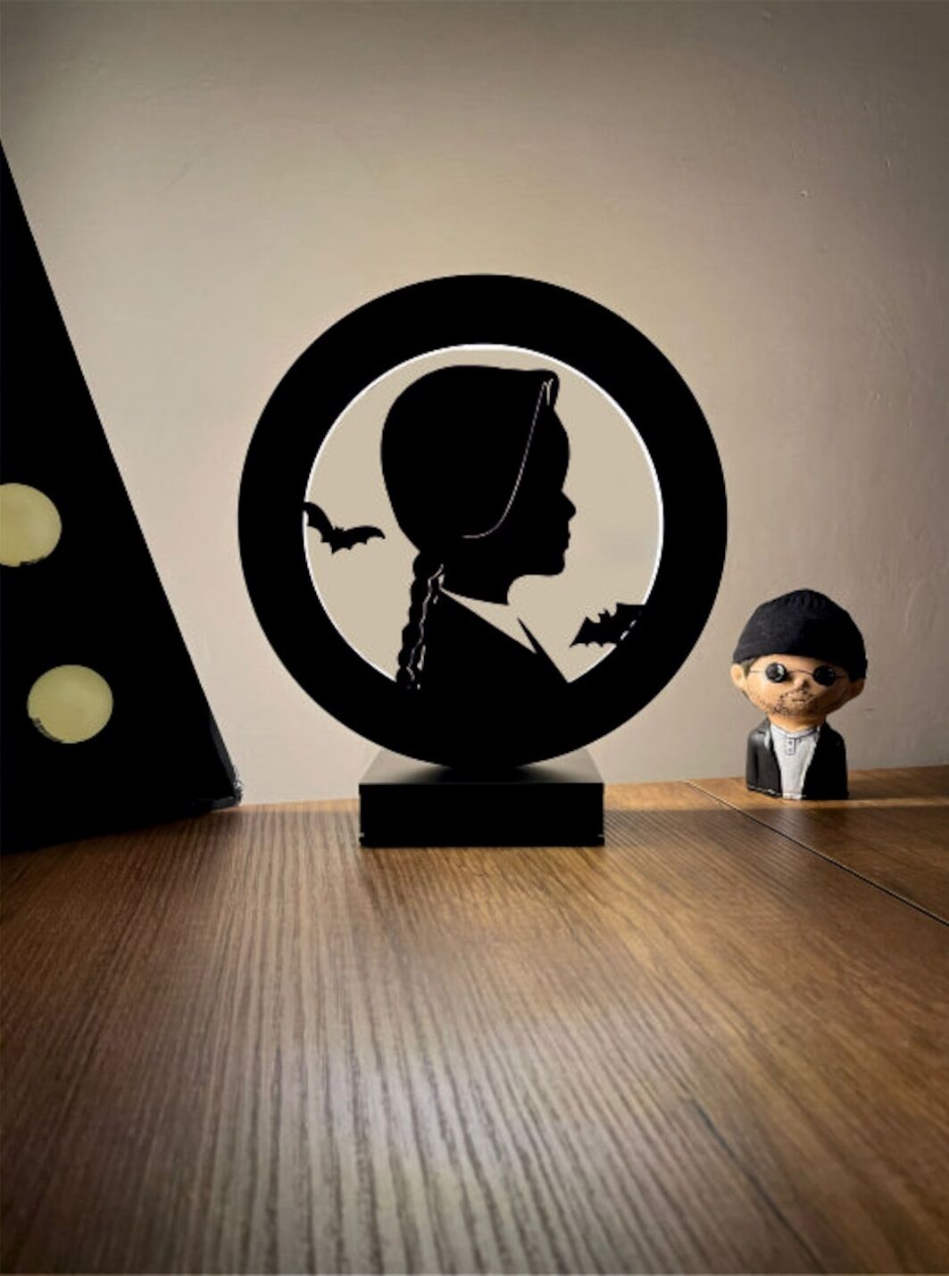 Wednesday Addams Silüett Led Masa Lambası Ahşap