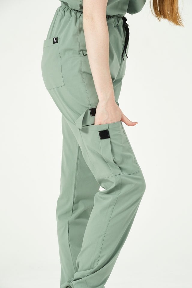 Çağla Yeşili Likralı Scrubs Kargo Cep Jogger Paça Doktor Hemşire Forması Yarasa Kol Takım Unisex