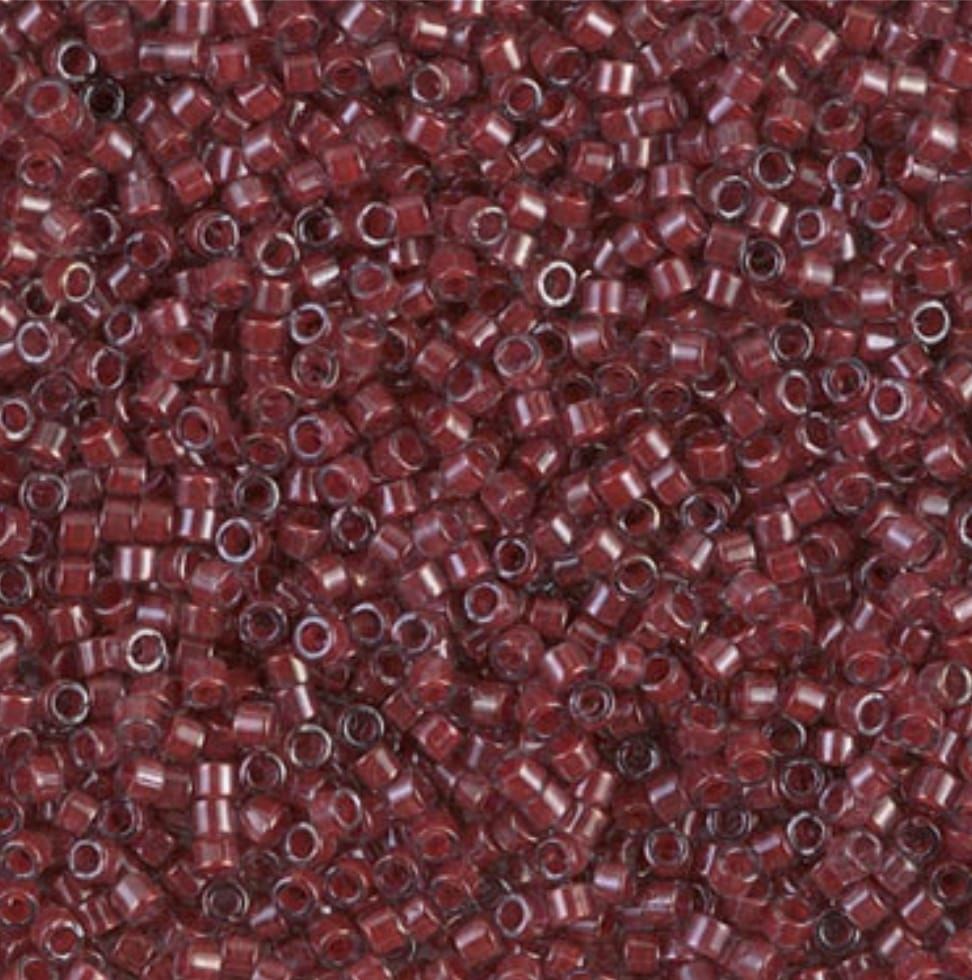 No:064 Miyuki Delica Boncuk DB-0280 (Şeffaf Kristal Bordo)