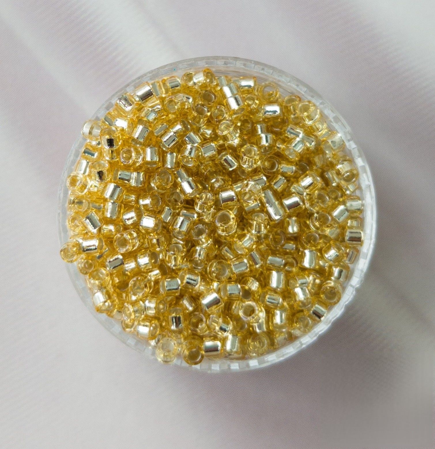 No:296 Miyuki Delica Boncuk DB-1212 (Kristal Açık Alın) 7.5 Gram (Kutu Hediyeli)