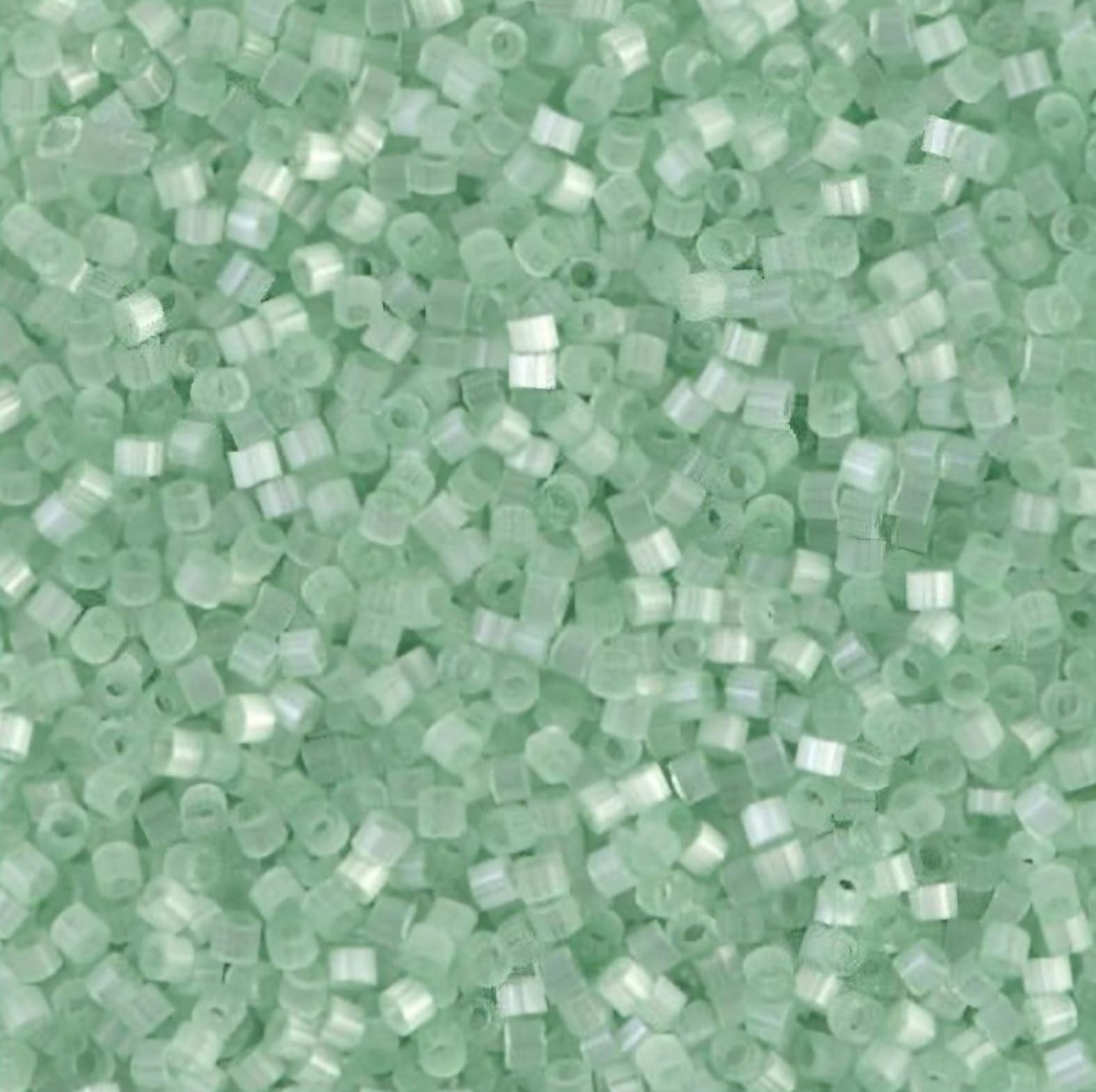 No:495 Miyuki Delica Boncuk DB-0828 (İpek Saten Mint Yeşil) 7.5 Gram (Kutu Hediyeli)
