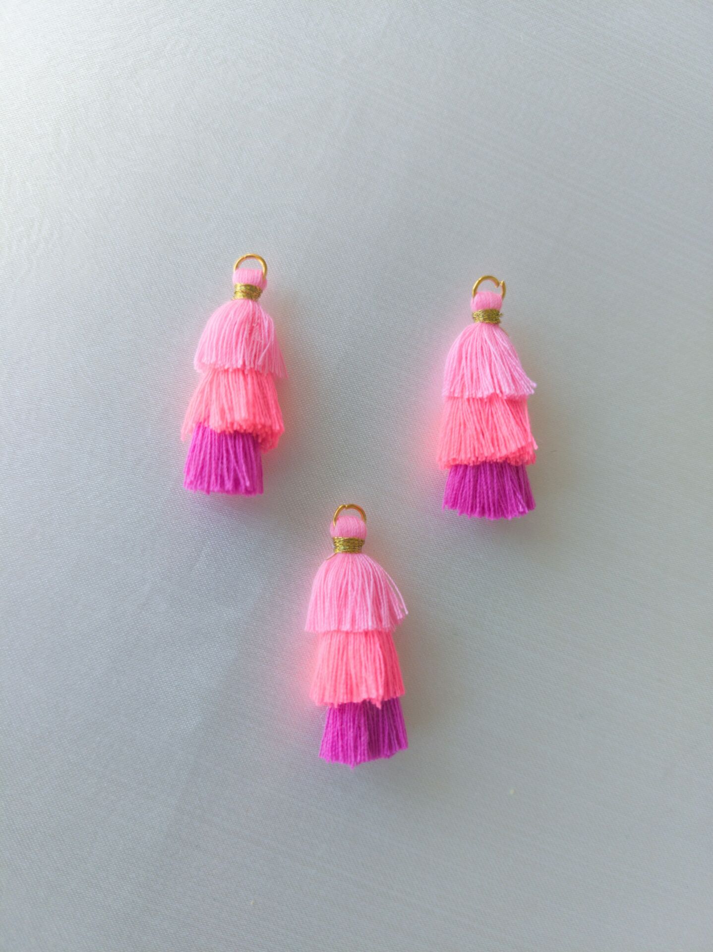 (1 adet) Neon Pembe Renk - 3 Katlı Püskül - 004
