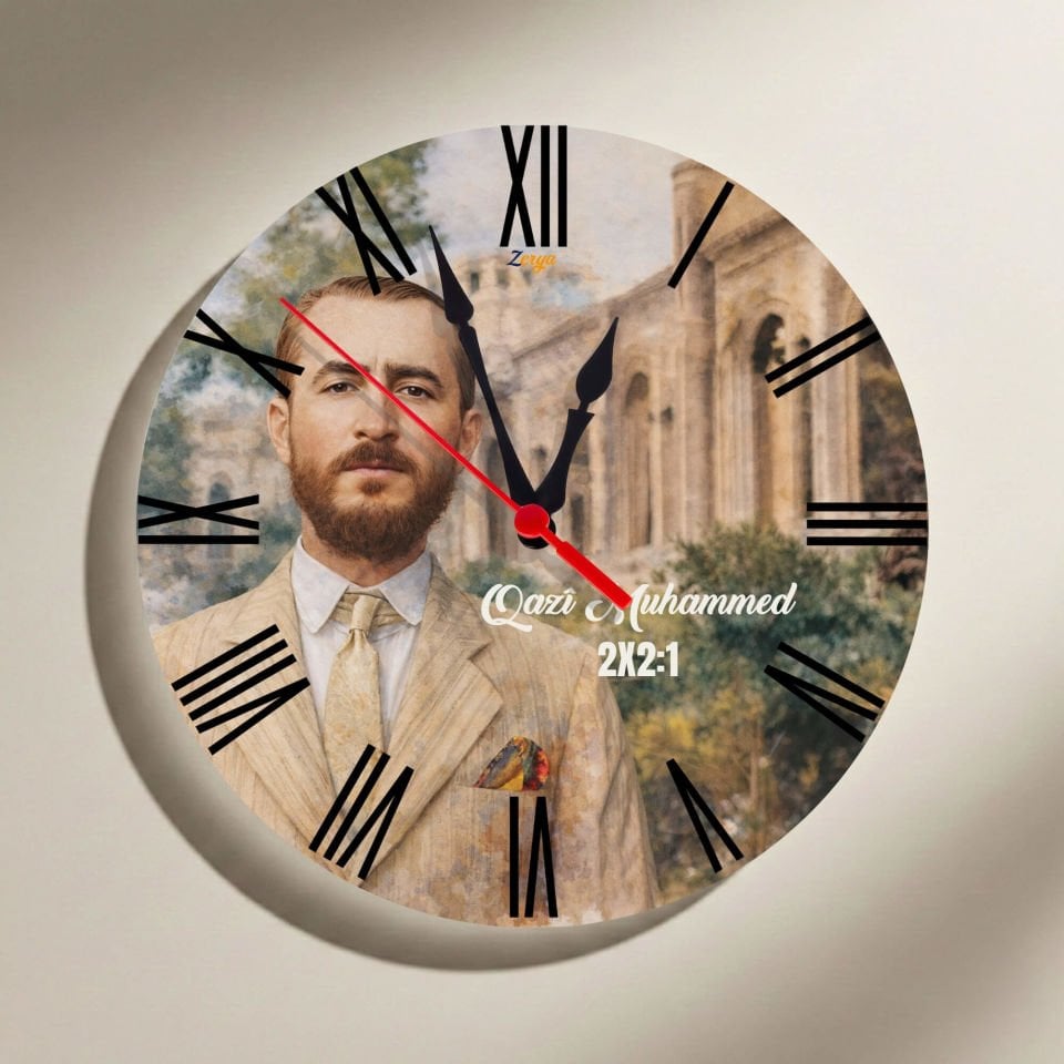 Qazî Muhammed Takım Elbise Tasarımlı Roma Rakamlı Duvar Saati