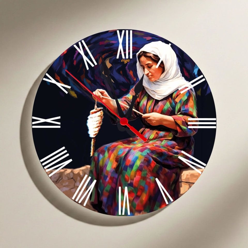Jina Bi Teşî - Teşili Kadın Tasarımlı Roma Rakamlı Duvar Saati
