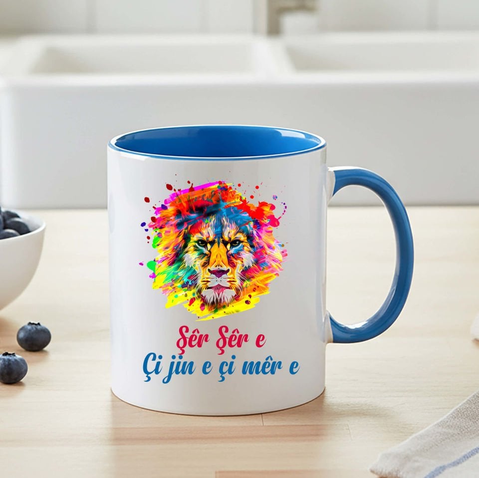 Şêr Şêr e Çi Jin e Çi Mêr e Tasarımlı Klasik Mavi Kupa Bardak - Şêr Şêr e Çi Jin e Çi Mêr e Kürtçe Klasik Mavi Kupası