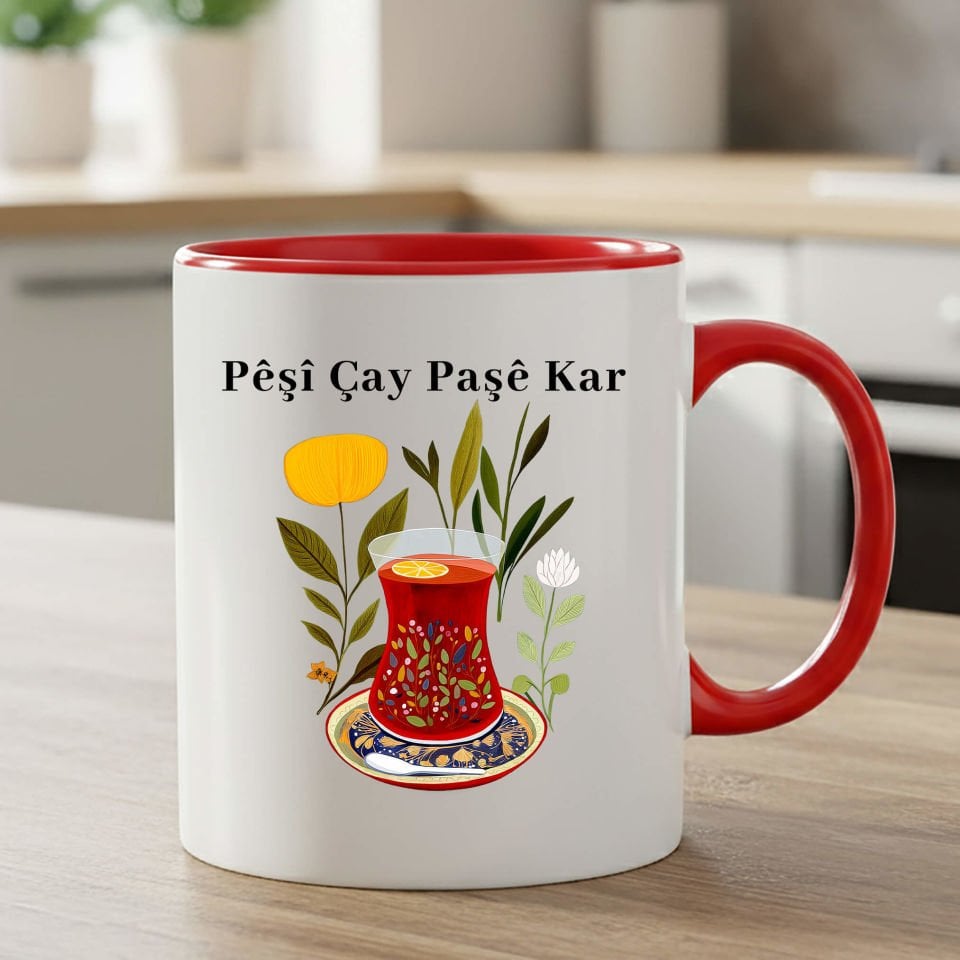 Kürtçe Pêşî Çay Paşê Kar Tasarımlı Kırmızı Renkli Kupa Bardağı - Pêşî Çay Paşê Kar Kırmızı Renkli Klasik Kupa Bardak