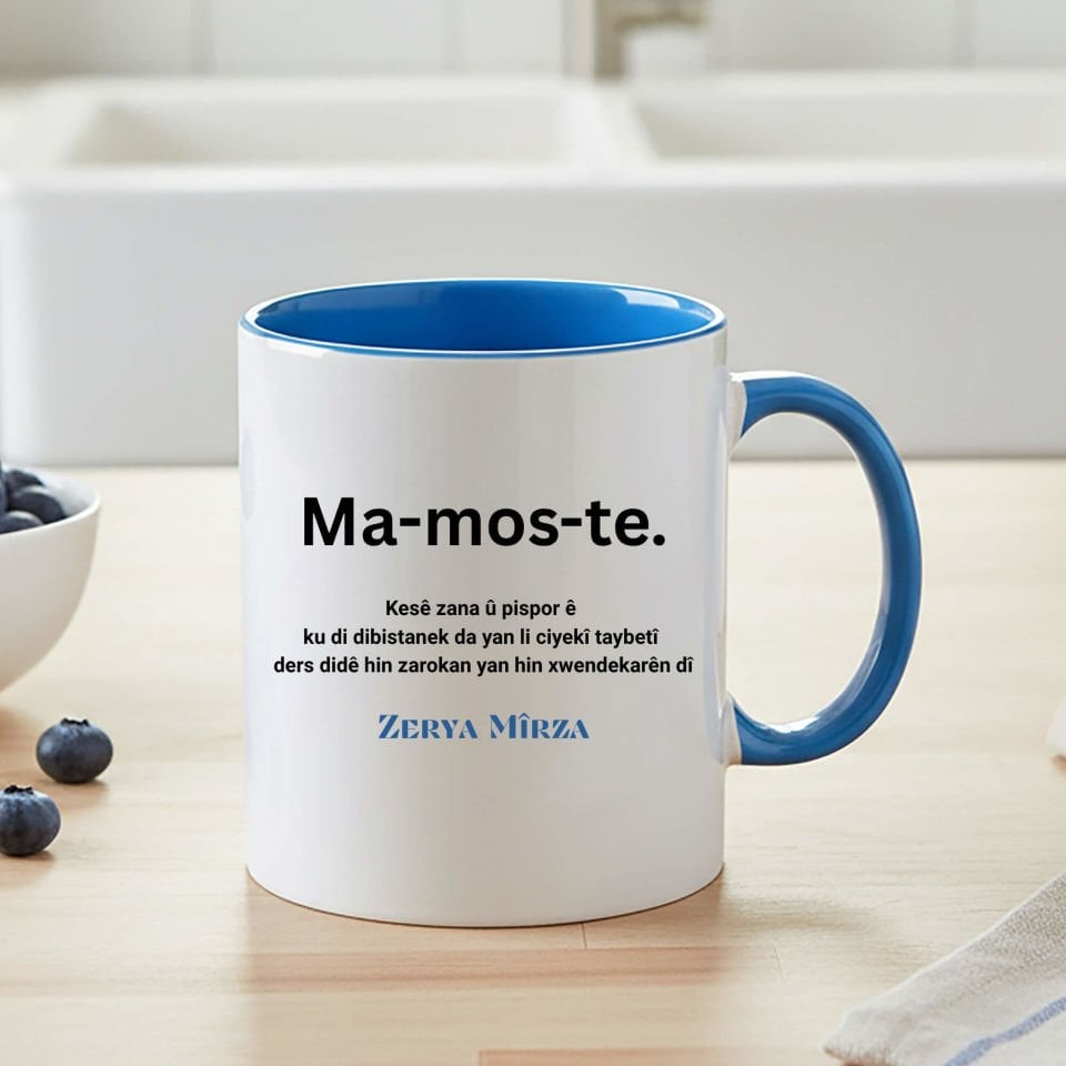 İsme Özel Kürtçe Öğretmenler Günü Mamoste Mavi Renkli Klasik Kupa Bardağı - Ma-Mos-Te Kupası