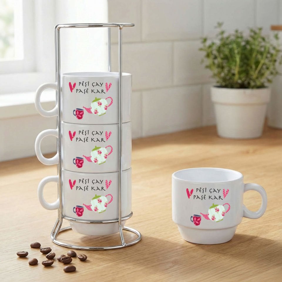 Kürtçe Pêşî Çay Paşê Kar Yazılı Standlı 4'lü Porselen Kahve Fincan Seti - Pêşî Çay Paşê Kar Kahve Fincanları