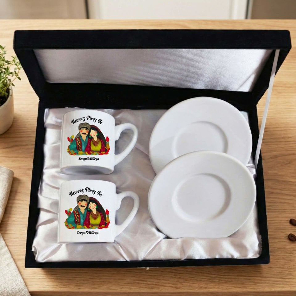 İsme Özel Newroz Piroz Be Gülümseyen Mem û Zin Tasarımlı Siyah Renkli Kutulu 2 li Porselen Kahve Fincan Seti