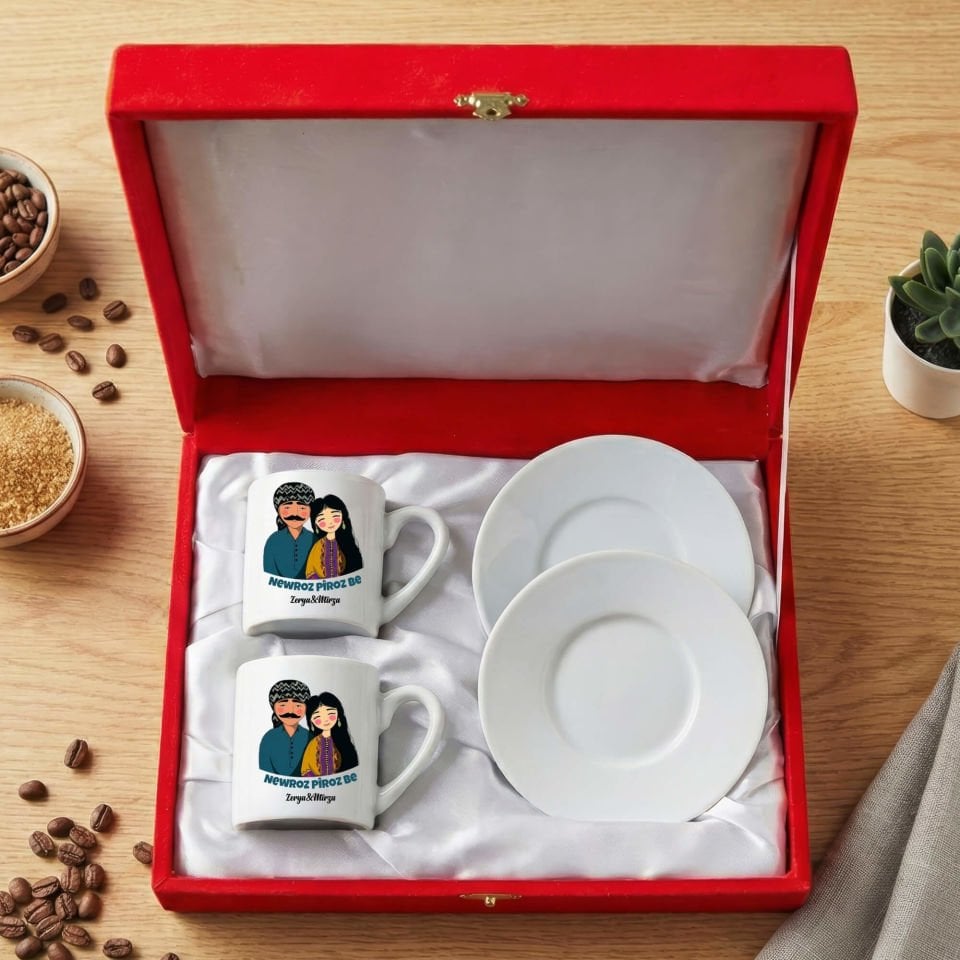 İsme  Özel Newroz Piroz Be Mem u Zin Tasarımlı Kırmızı Renkli Kutulu 2 li Porselen Kahve Fincan Seti