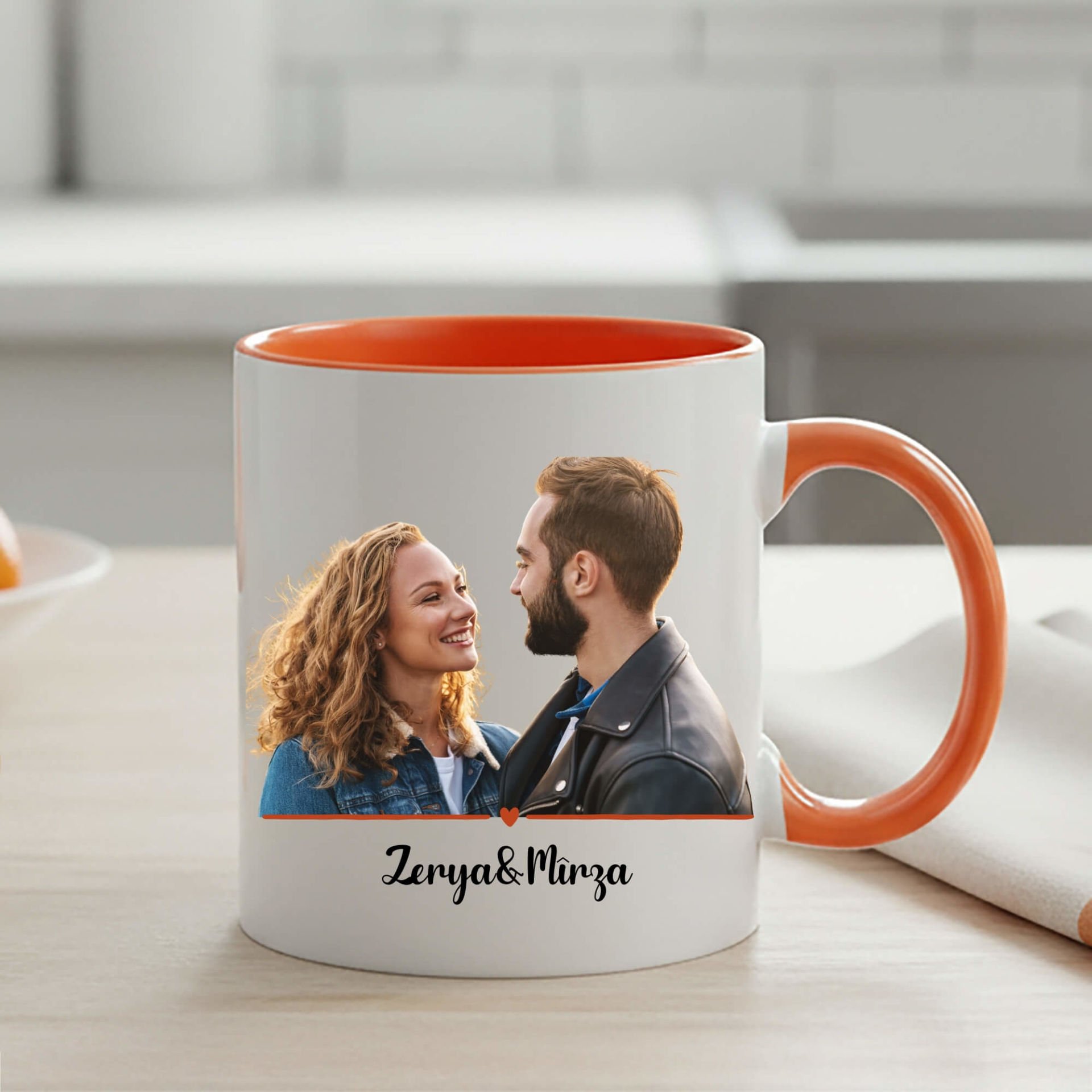 İsme Özel ve Resim Bastırmalı Turuncu Renkli Klasik Kupa Bardağı - Sevgililere Özel Foto Bastırmalı Kupa Bardak