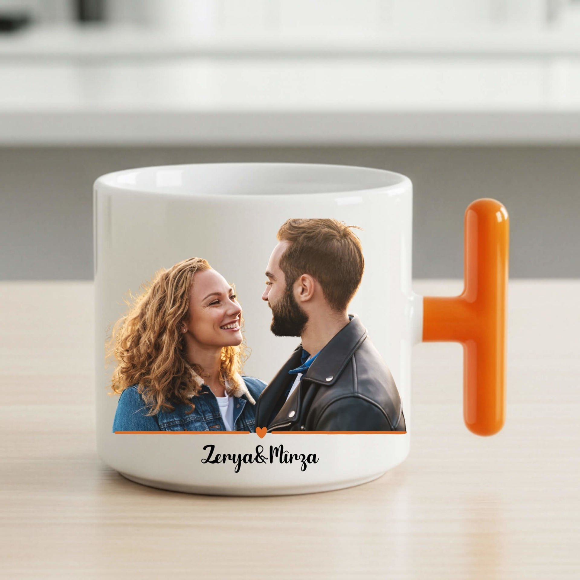 Sevgililer İçin Resim Bastırmalı ve İsme Özel Turuncu Renkli T Kupa Bardağı - Foto Bastırmalı Turuncu T Kupa Bardak