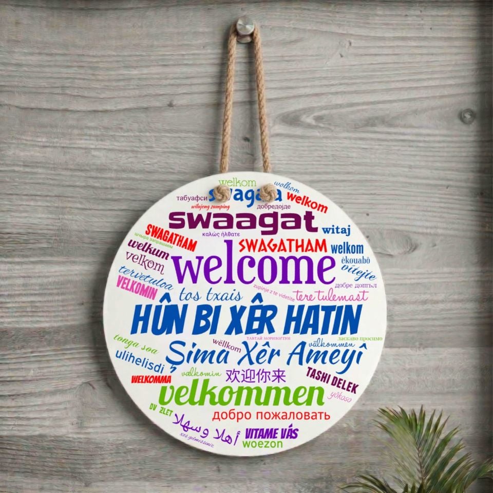 Xemla Deriyan - Hûn Bi Xêr Hatin Tüm Dillerde Yazılı Kapı Süsü