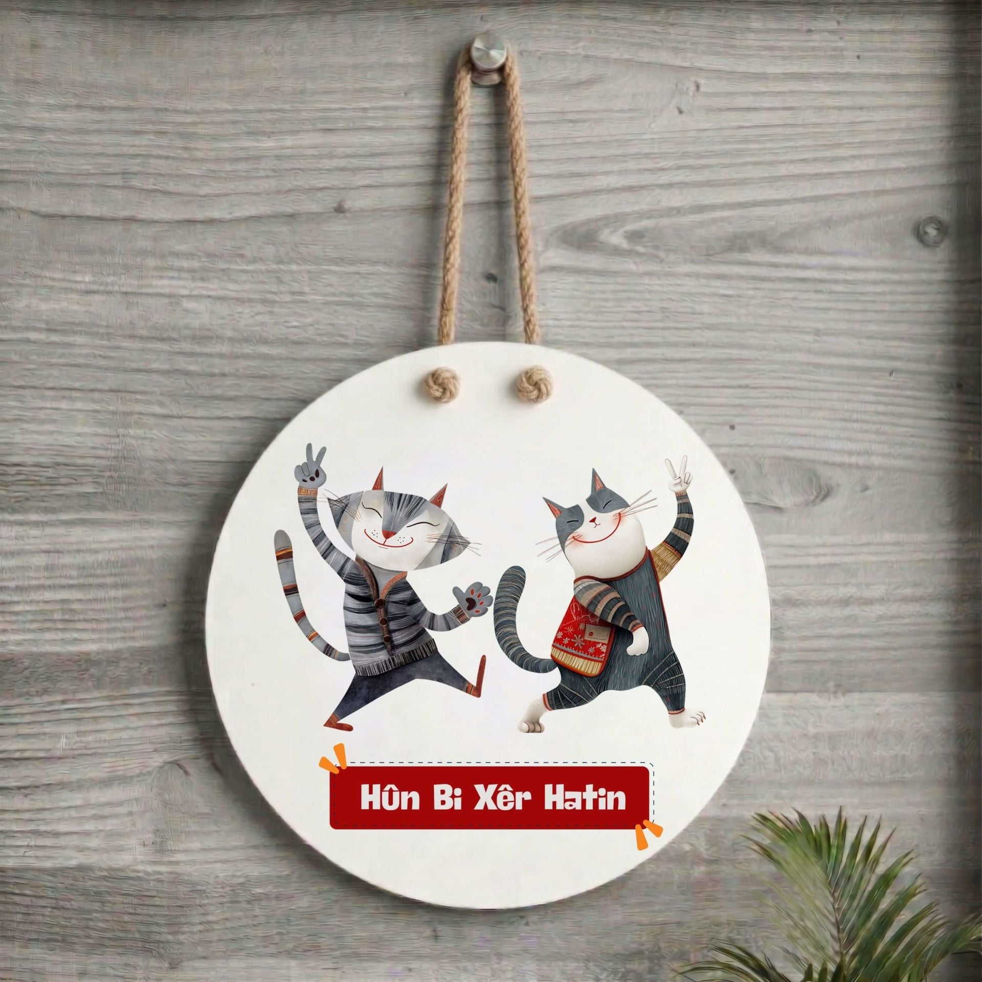 Xemla Deriyan - Hûn Bi Xêr Hatin Kedi Tasarımlı Kapı Süsü