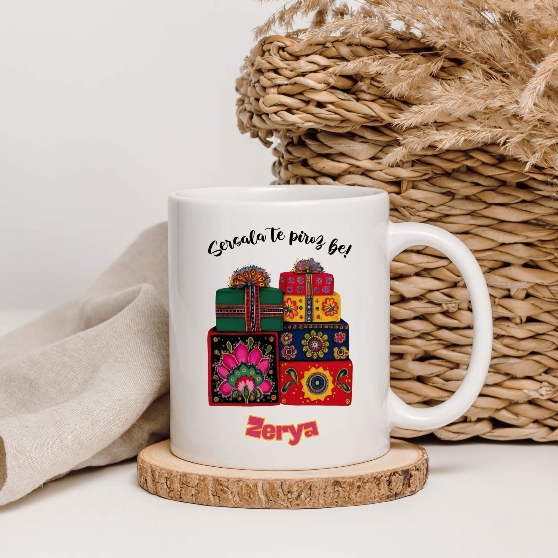 İsme Özel Kürtçe Yılbaşı Kutlamalı Klasik Beyaz Kupa Bardağı - Kişiye Özel Sersala Te Pîroz Be Yazılı Klasik Kupa Bardak