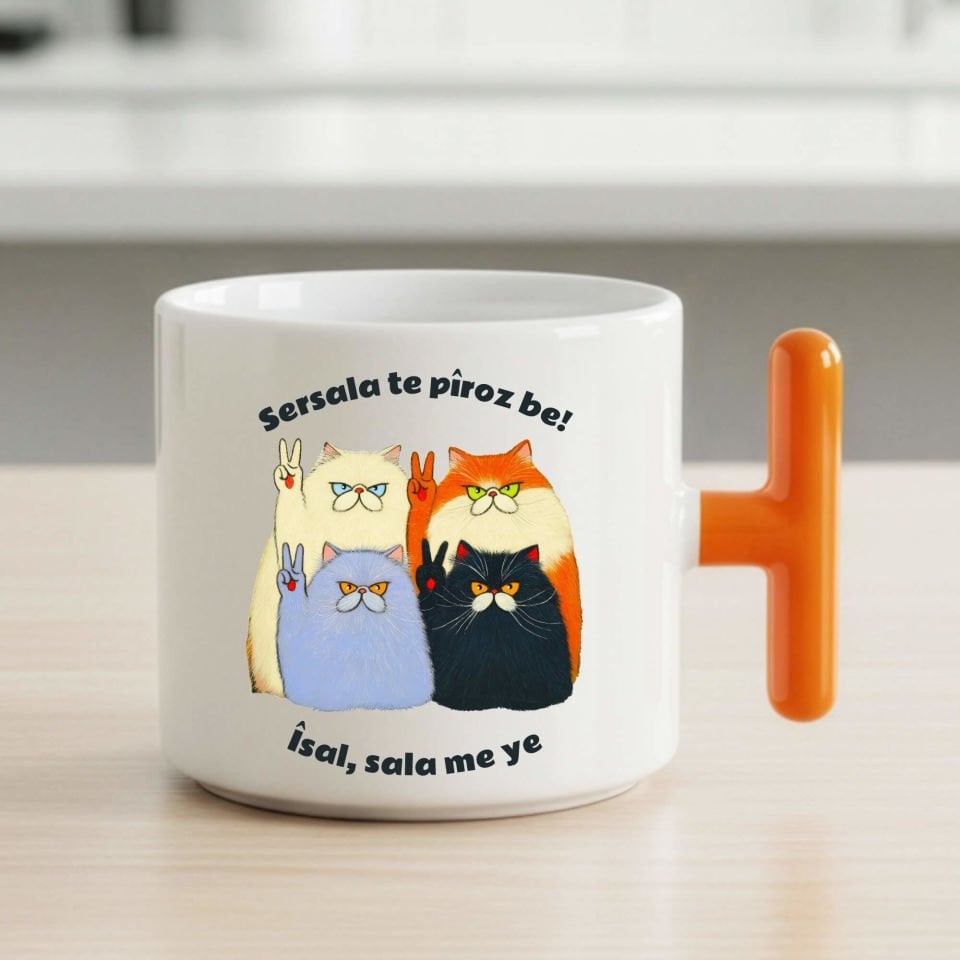 Kürtçe Yılbaşı Kutlamalı Turuncu T Kupa Bardağı - Sersala Te Pîroz Be Yazılı Kedi Tasarımlı Turuncu T Kupa Bardak