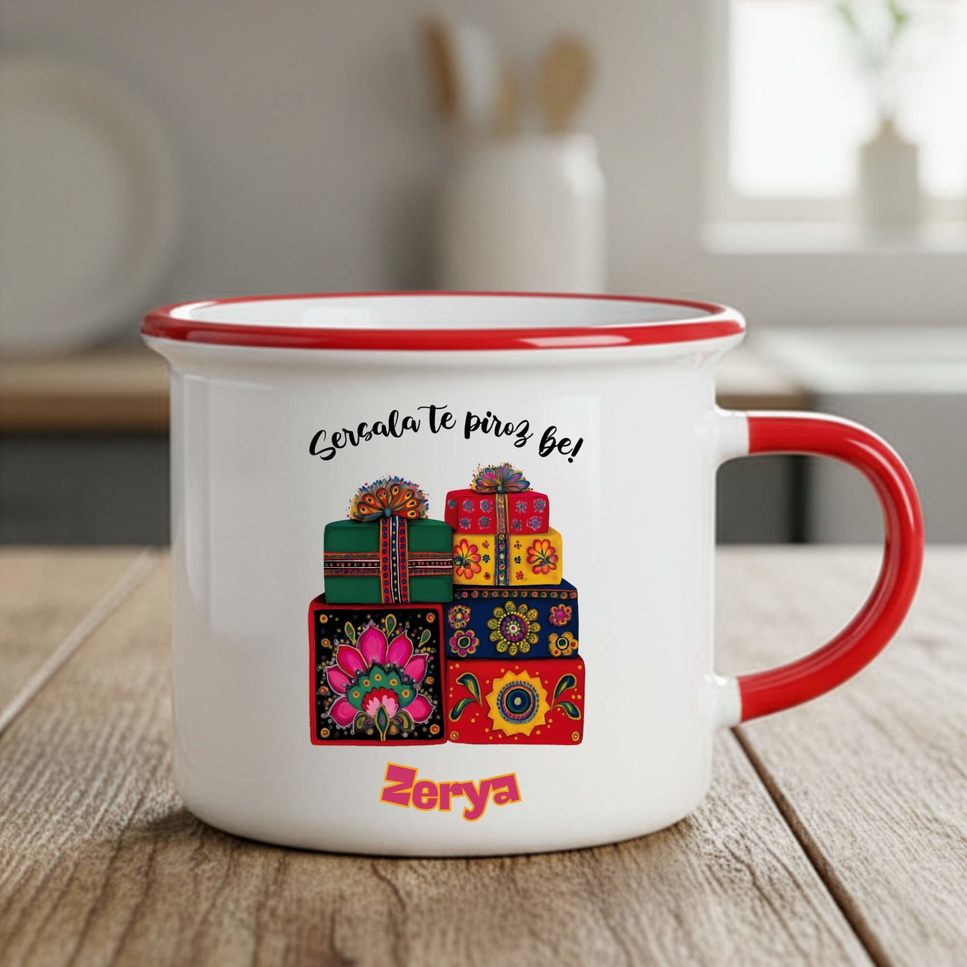 İsme Özel Kürtçe Yılbaşı Kutlamalı Enamel Kırmızı Kupa Bardağı - Sersala Te Pîroz Be Yazılı Enamel Kırmızı Kupa Bardak