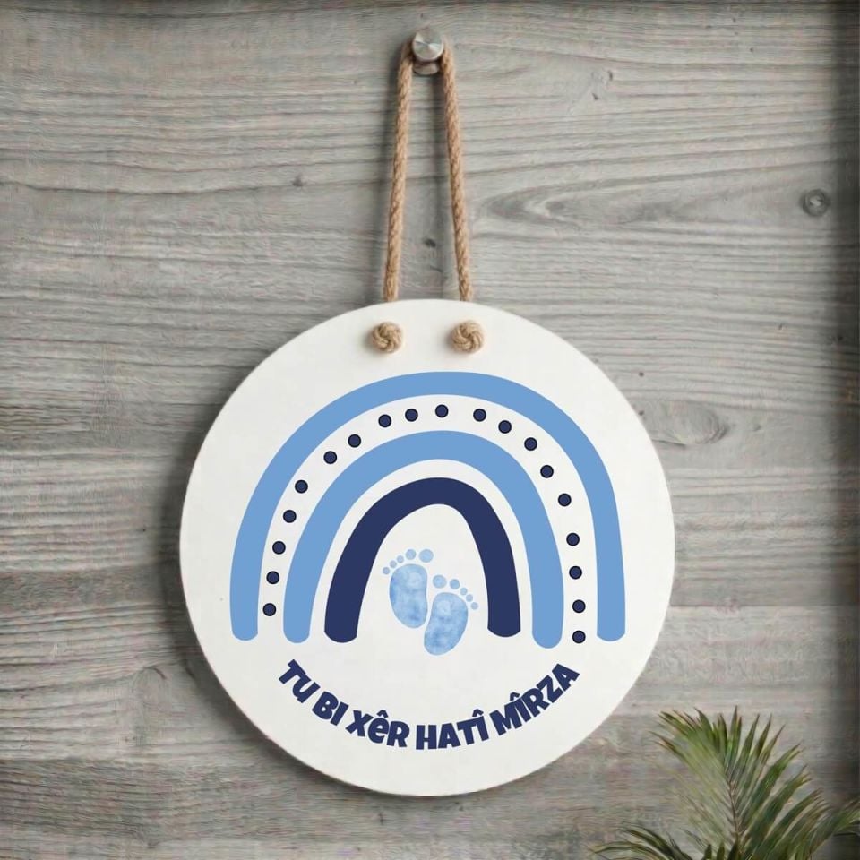 Ji Bo Pitikan Xemla Deriyan - Tu Bi Xêr Hatî - Kürtçe Yeni Doğan Erkek Bebekleri İçin İsme Özel Hoşgeldin Yazılı Kapı Süsü