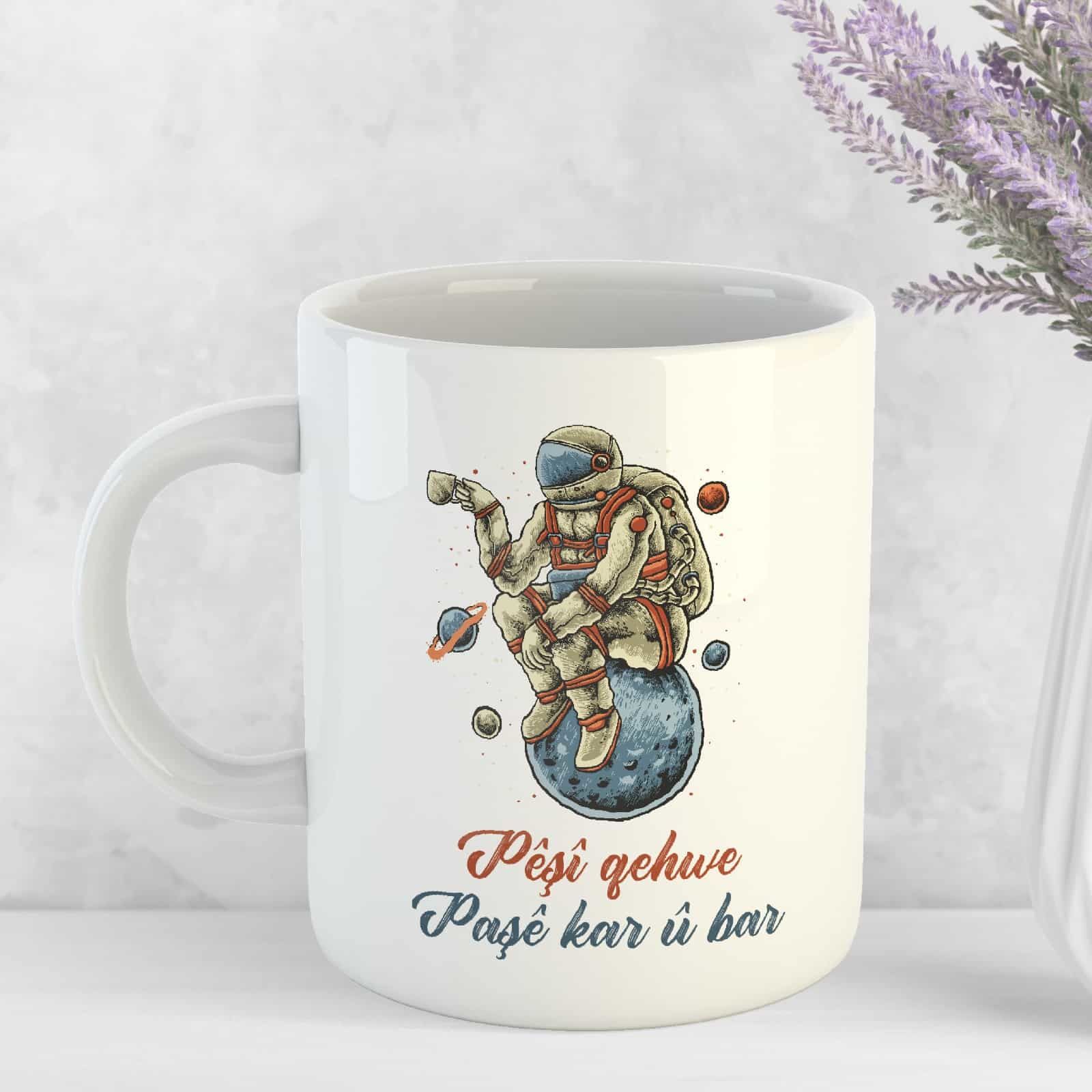 Pêşî Qehwe Paşê Kar Û Bar - Kürtçe Temalı Özel Porselen Kupa