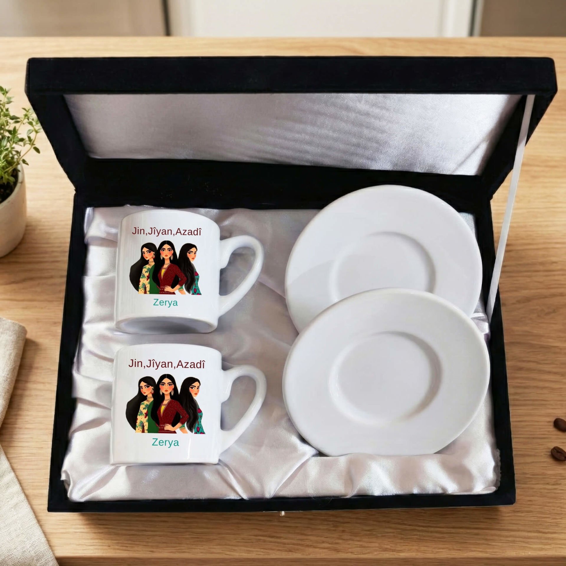 İsme Özel Jin Jiyan Azadi Tasarımlı Kadife Siyah Renkli Kutulu 2 li Porselen Kahve Fincan Seti