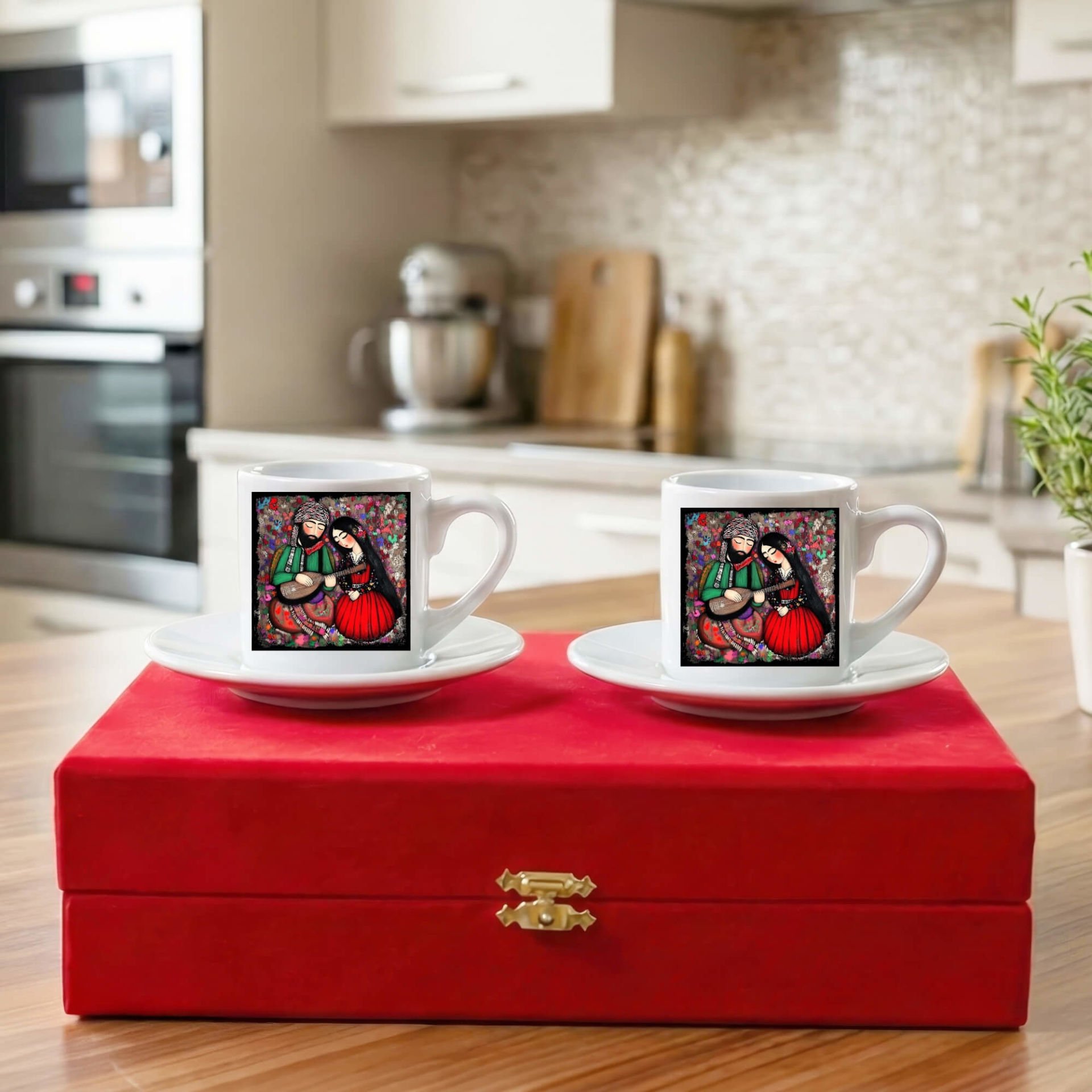 Sevgililere Özel Mem û Zîn Tasarımlı Kadife Kırmızı Renkli Kutulu 2 li Porselen Kahve Fincan Seti