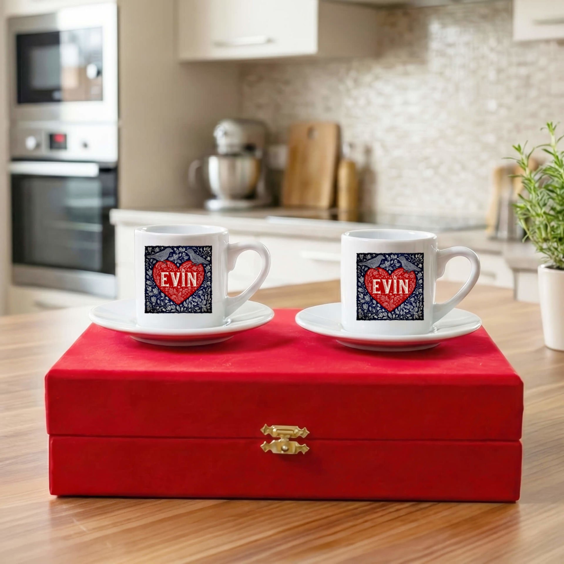 Sevgililere Özel Kürtçe Evîn Yazılı Kadife Kırmızı Renkli Kutulu 2 li Porselen Kahve Fincan Seti