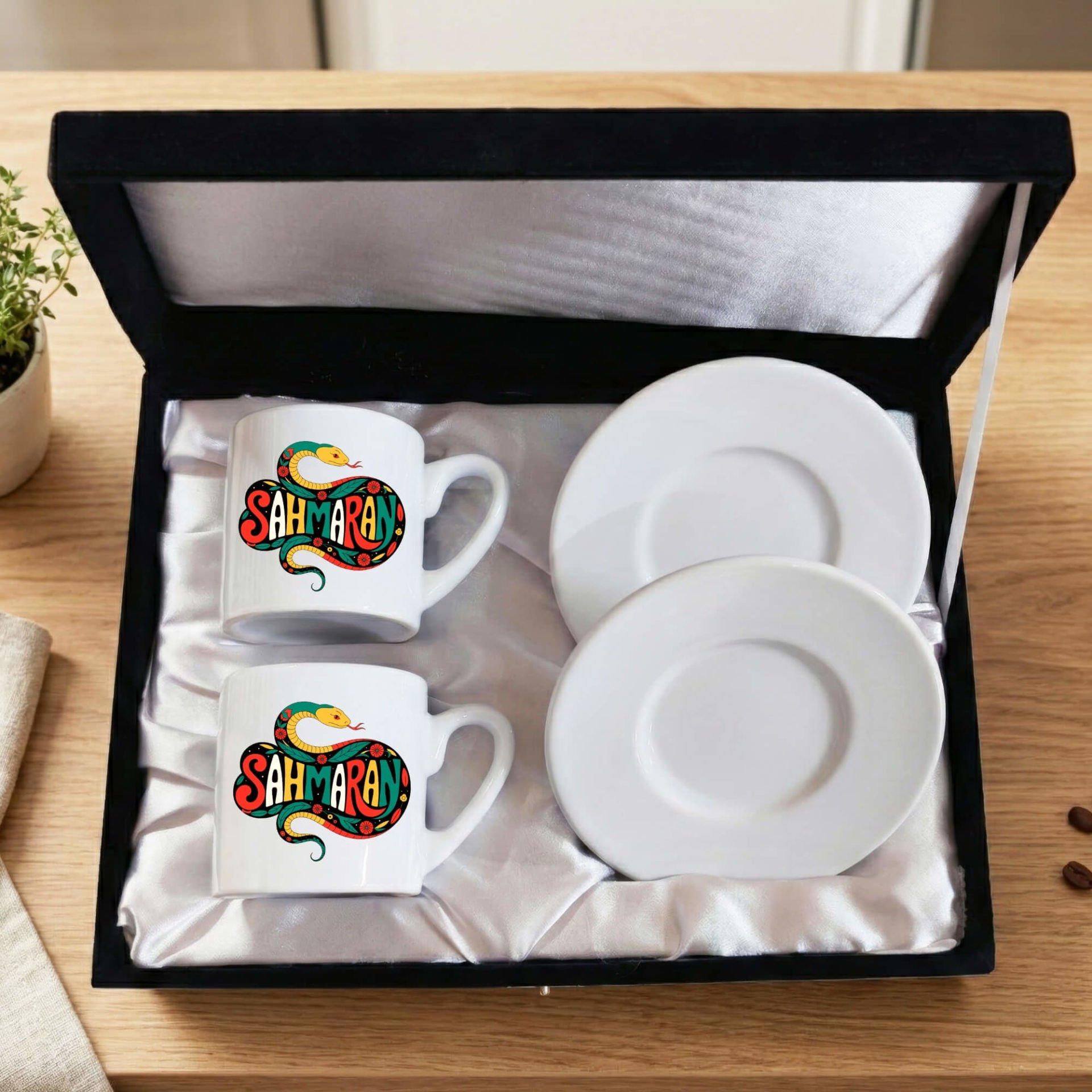 Şahmaran Tasarımlı Kadife Siyah Renkli Kutulu 2 li Porselen Kahve Fincan Seti - Şahmeran Fincan Seti