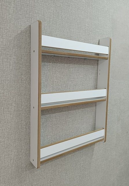 Kürtçe İsme Özel Montessori Çocuk Bebek Odası Kitaplığı - 80*60 cm Beyaz Renk Kitaplık