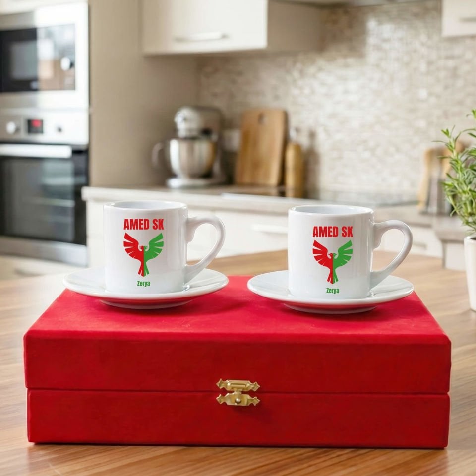 İsme Özel Amedspor Desenli Kadife Kırmızı Renkli Kutulu 2 li Porselen Kahve Fincan Seti - Amed Spor Kırmızı Fincanları