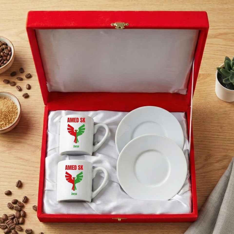 İsme Özel Amedspor Desenli Kadife Kırmızı Renkli Kutulu 2 li Porselen Kahve Fincan Seti - Amed Spor Kırmızı Fincanları