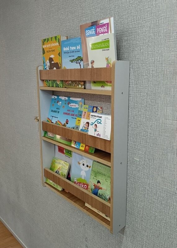 İsme Özel Kürtçe Çocuk Kitaplı Montessori Çocuk Bebek Odası Kitaplığı - 80*60 cm Ceviz Renk Kitaplık  (KİTAPLI BÜYÜK SET)