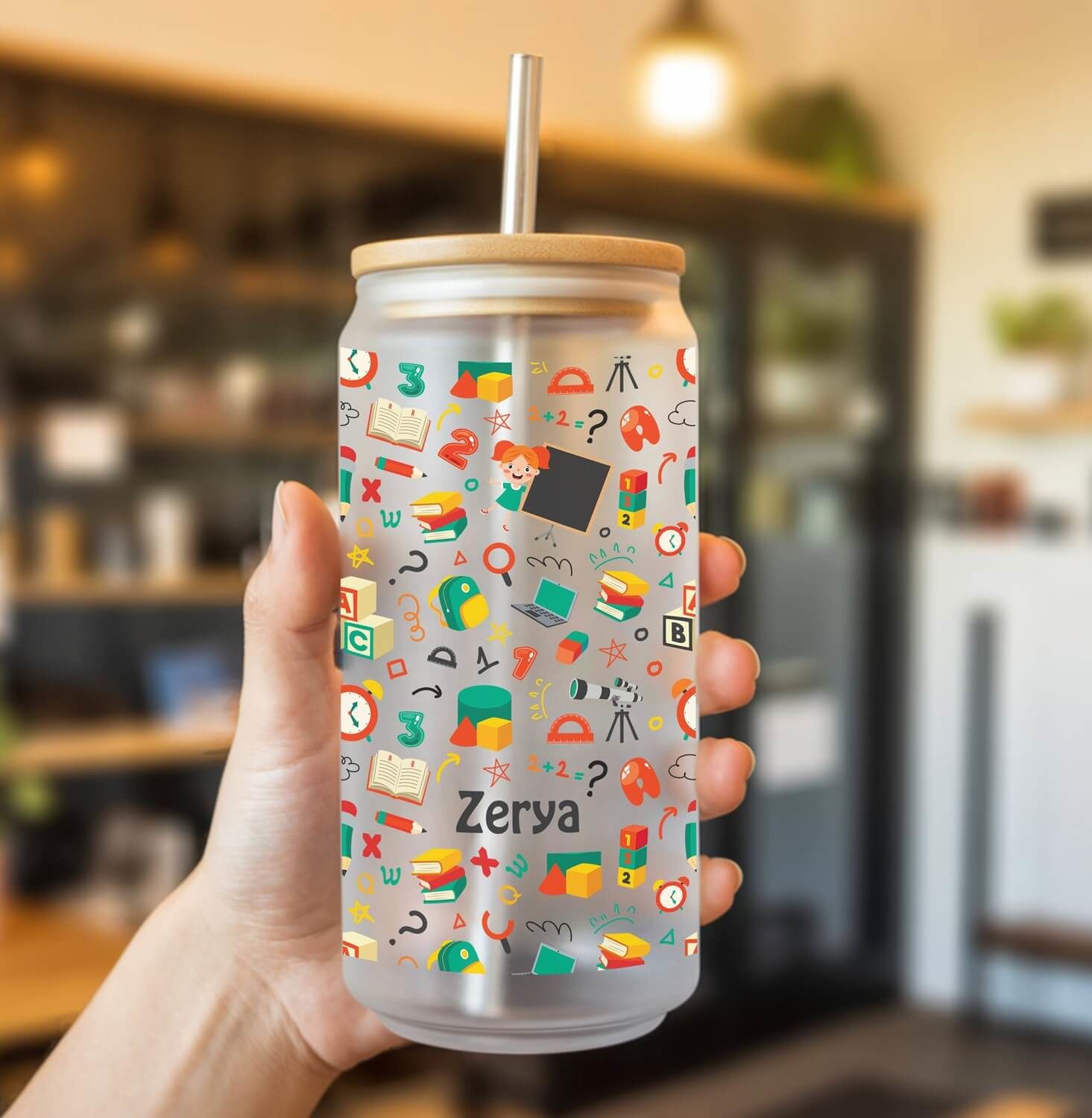 İsme Özel Çocuklar İçin Pipetli Su Süt Meyve Suyu Cam Suluk - Okul Gereçleri Tasarımlı Suluk (600 ml)