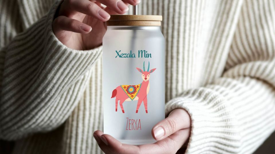 İsme Özel Çocuklar İçin Pipetli Su Süt Meyve Suyu Cam Suluk - Xezala Min Tasarımlı Suluk (600 ml)