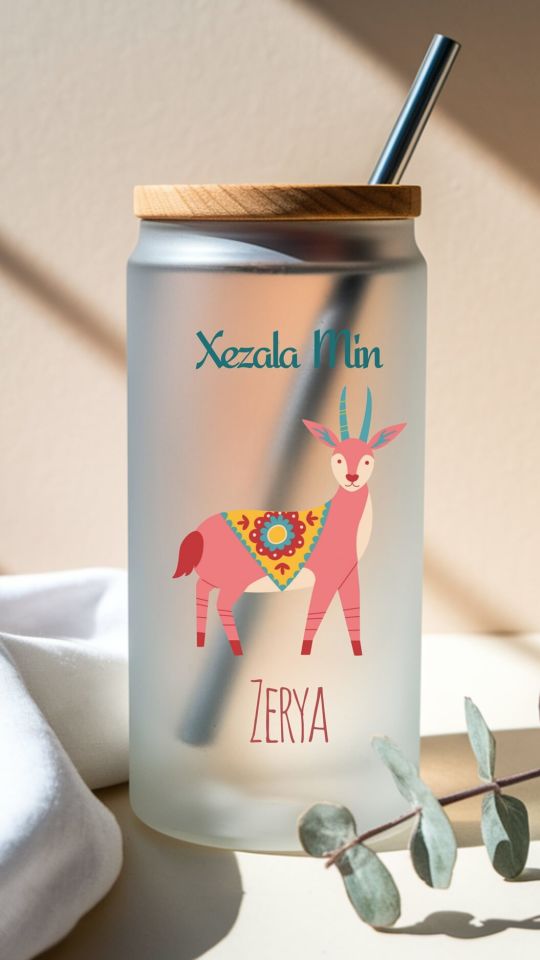 İsme Özel Çocuklar İçin Pipetli Su Süt Meyve Suyu Cam Suluk - Xezala Min Tasarımlı Suluk (600 ml)