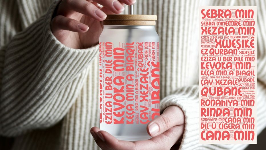 Kürtçe Kız Çocuklara Özel Sevgi Sözcükleri Yazan Pipetli Su Süt Meyve Suyu Cam Suluk (600 ml)