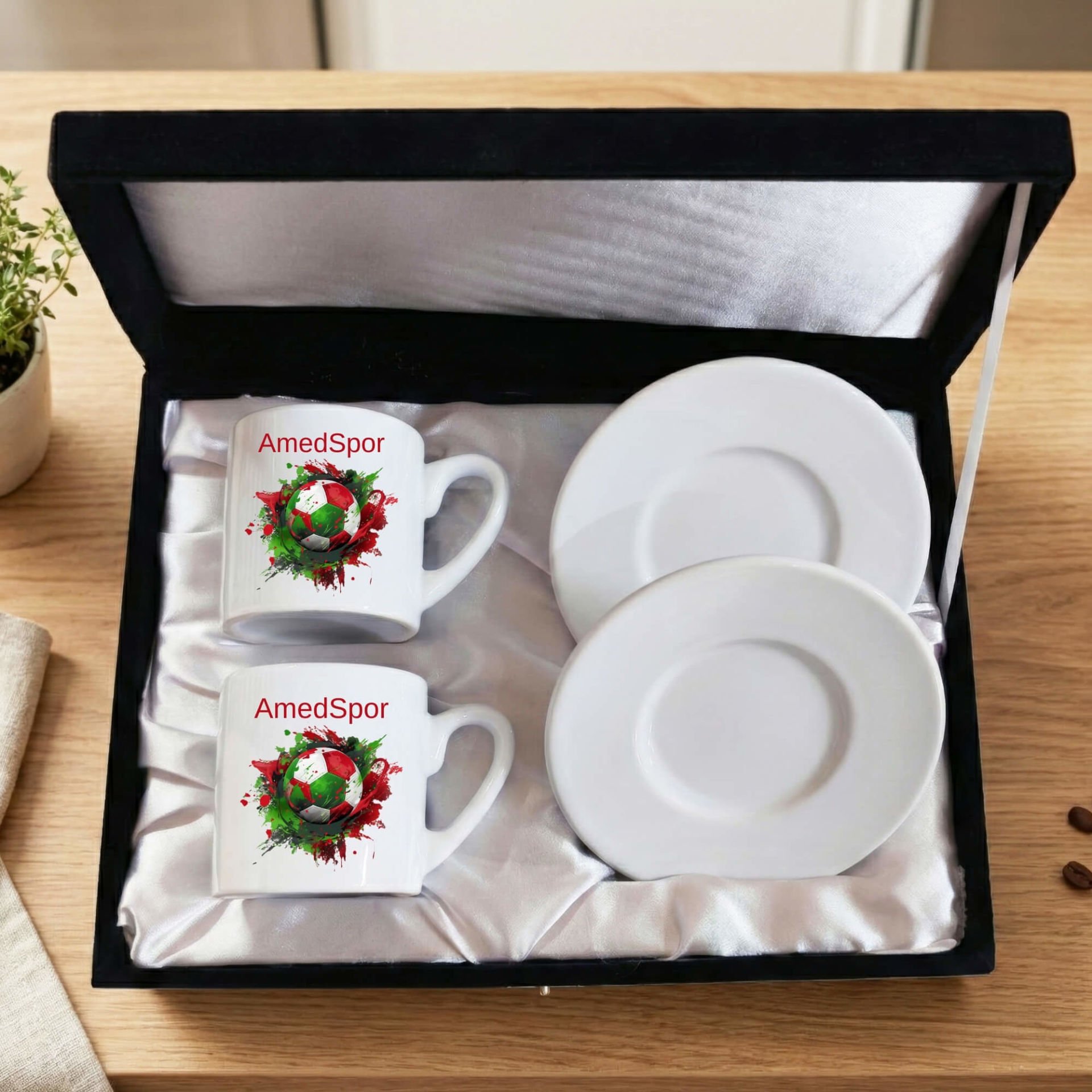 Amedspor Futbol Toplu Tasarımlı Kadife Siyah Renkli Kutulu 2 li Porselen Kahve Fincan Seti - Amed Spor Siyah Fincanları