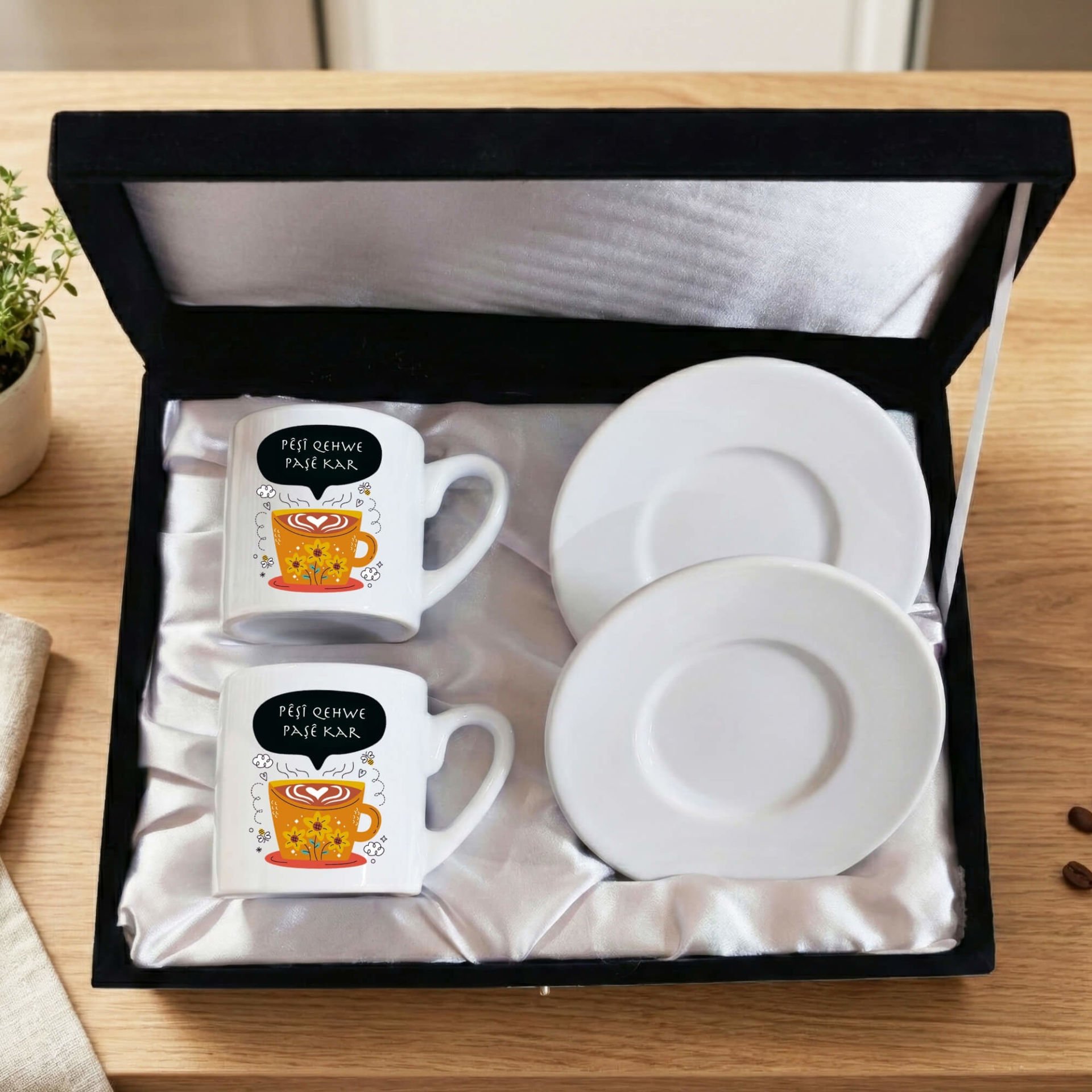 Kürtçe Pêşî Qehwe Paşê Kar Tasarımlı Kadife Siyah Renkli Kutulu 2 li Porselen Kahve Fincan Seti