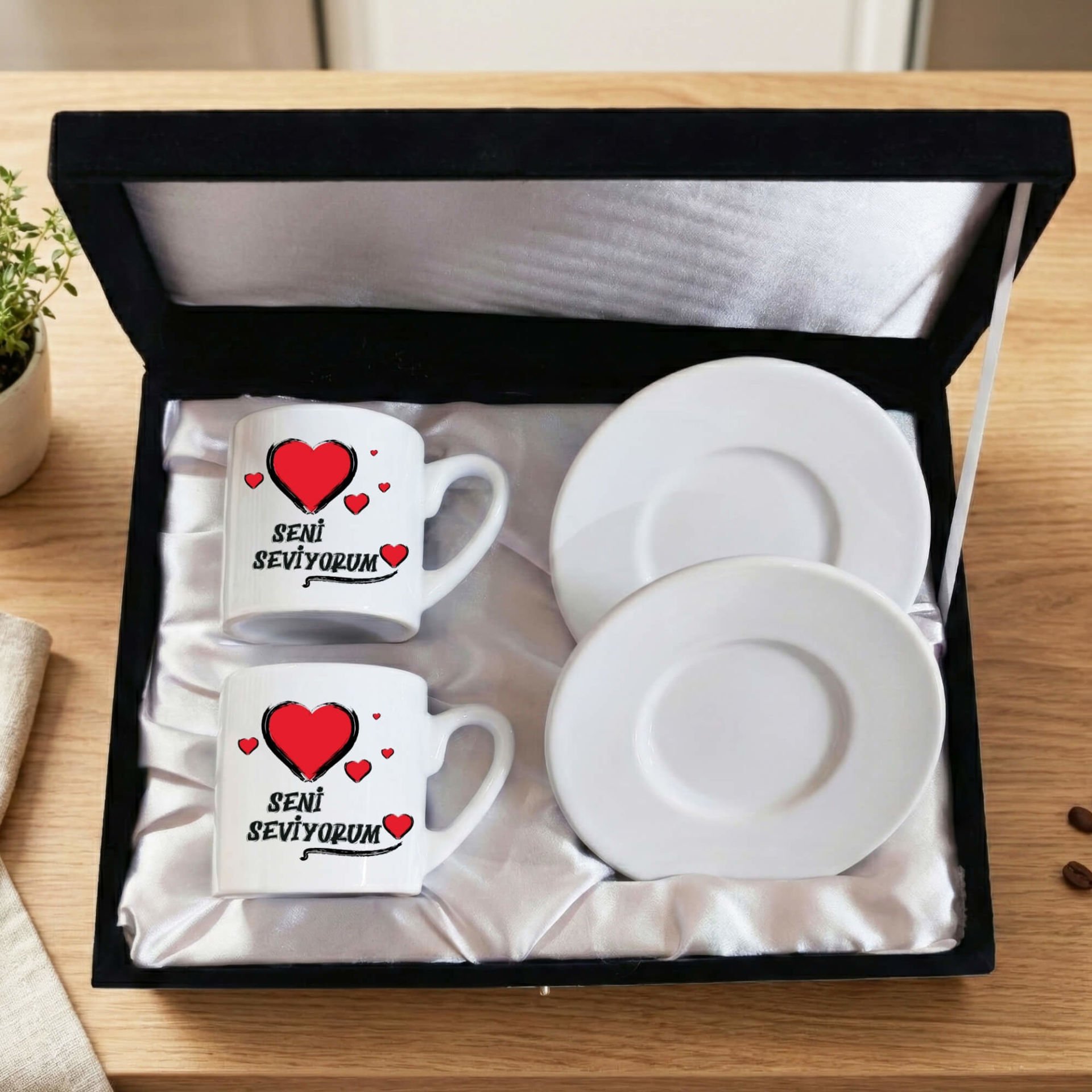 Seni Seviyorum Yazılı Siyah Renkli Kutulu 2 li Porselen Kahve Fincan Seti