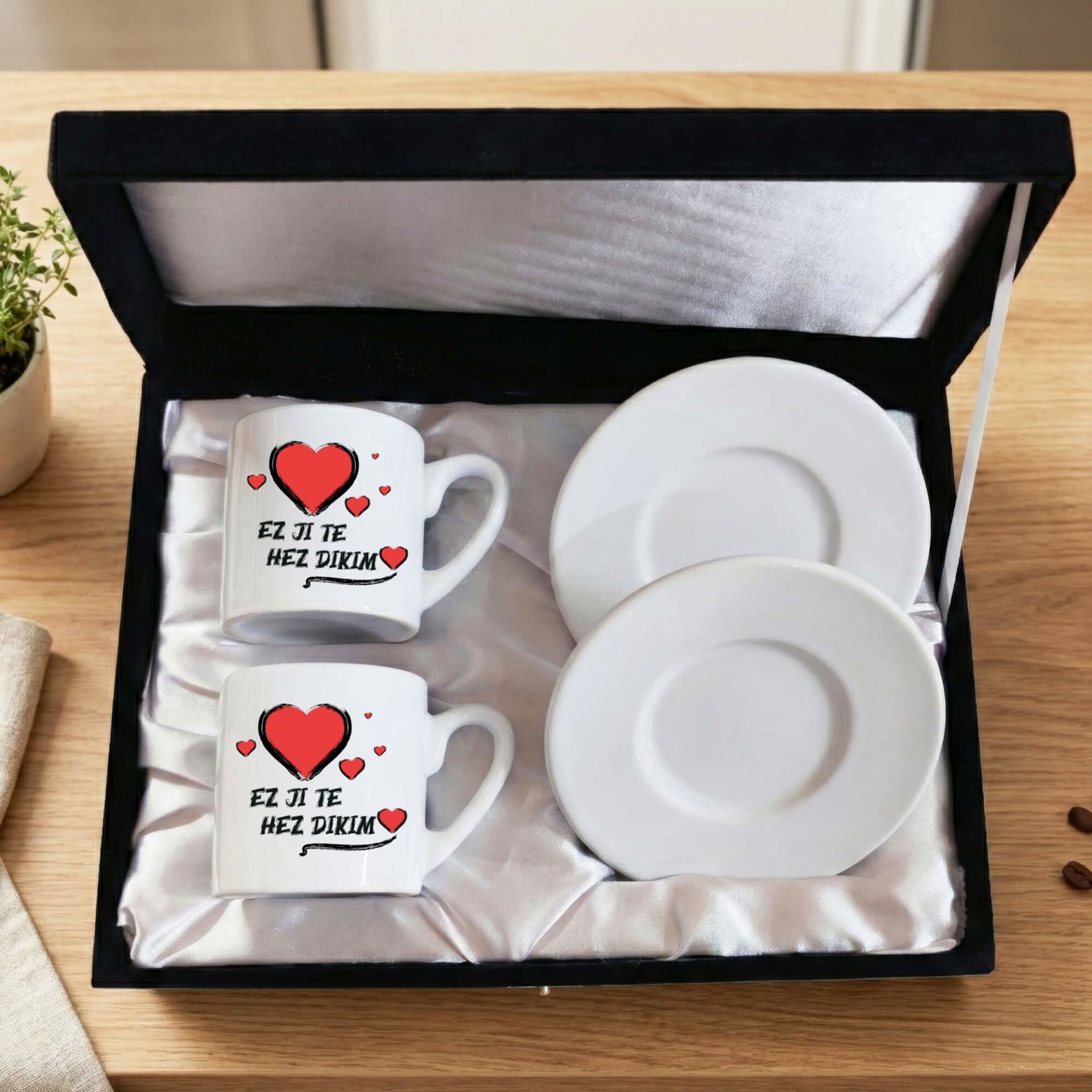 Kürtçe Ez Ji Te Hez Dikim Seni Seviyorum Yazılı Siyah Renkli Kutulu 2 li Porselen Kahve Fincan Seti