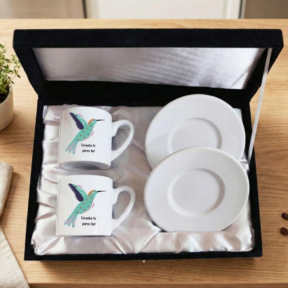 Kürtçe Yılbaşı Kutlama Sersala Te Piroz Be Yazılı Siyah Renkli Kutulu 2 li Porselen Kahve Fincan Seti