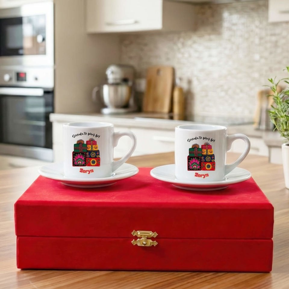 İsme Özel Kürtçe Yılbaşı Kutlama Sersala Te Piroz Be Yazılı Kırmızı Renkli Kutulu 2 li Porselen Kahve Fincan Seti