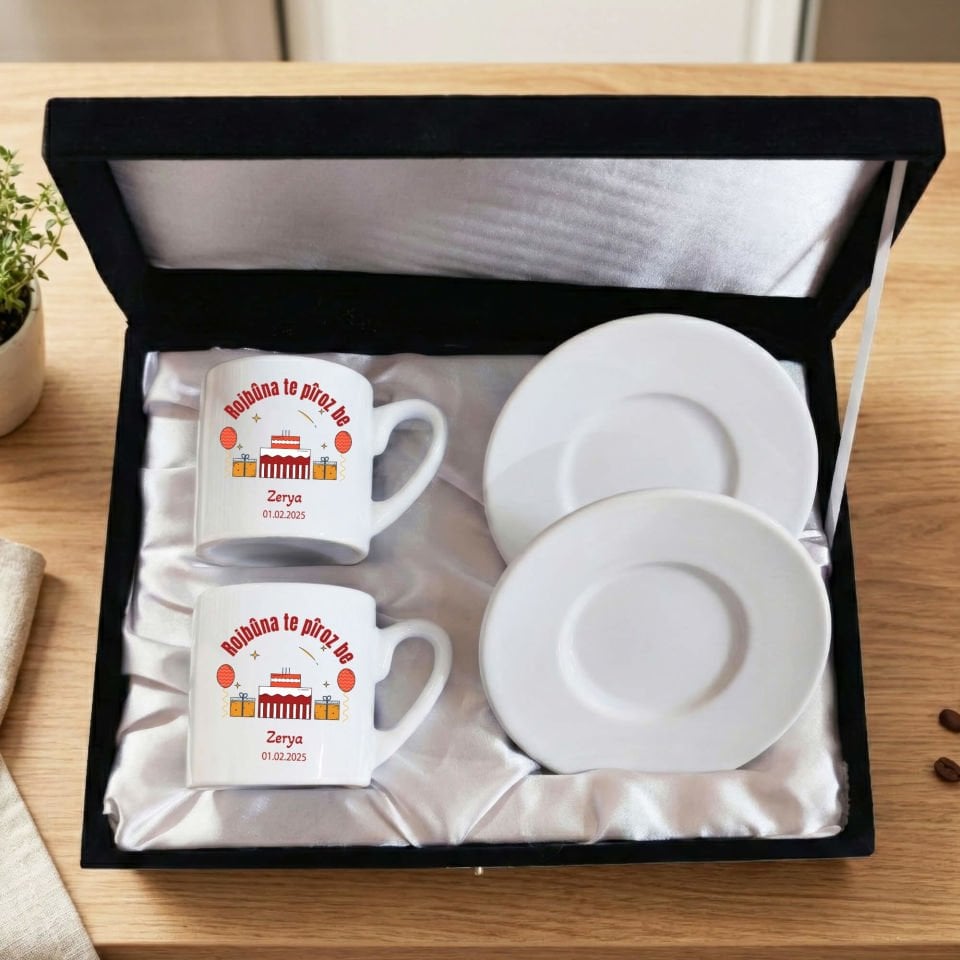 İsme Özel Kürtçe Doğum Günü Kutlama Rojbûna Te Piroz Be Yazılı Siyah Renkli Kutulu 2 li Porselen Kahve Fincan Seti