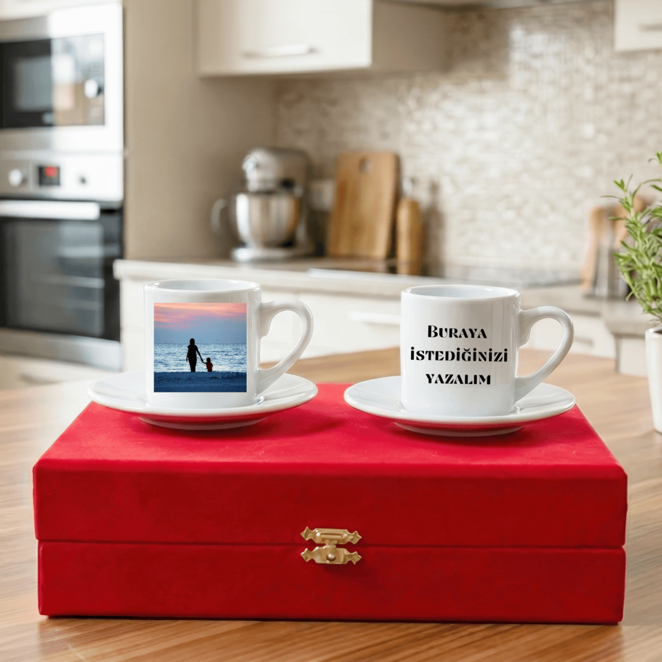 Kişiye Özel Foto bastırmalı ve Notlu Kırmızı Renkli Kutulu 2 li Porselen Kahve Fincan Seti