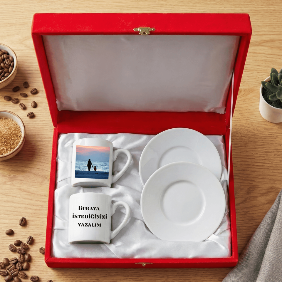 Kişiye Özel Foto bastırmalı ve Notlu Kırmızı Renkli Kutulu 2 li Porselen Kahve Fincan Seti